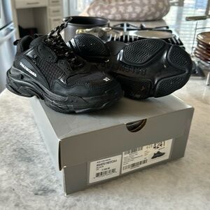 Balenciaga -Triple S Kids